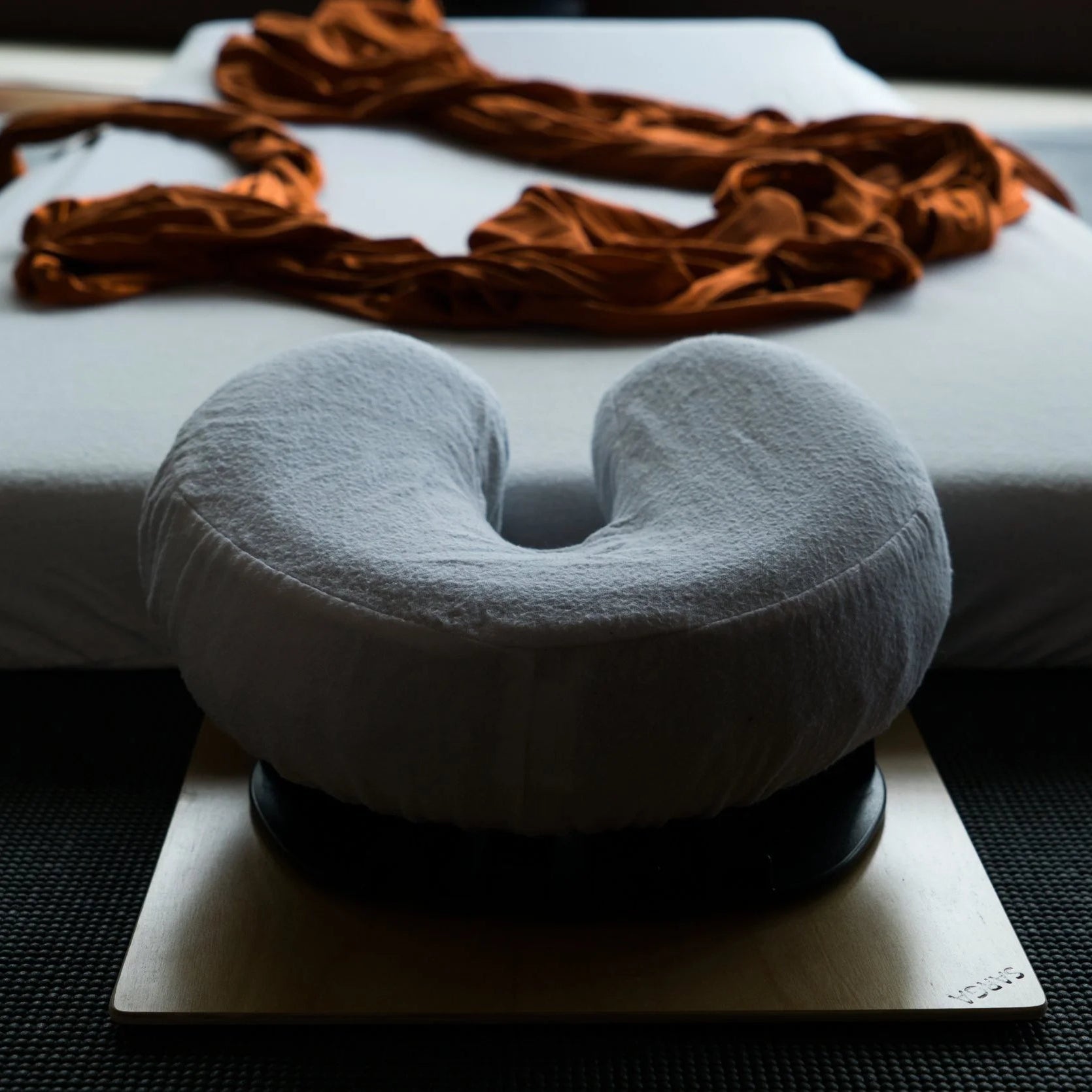 The Sarga Headrest Floor Board